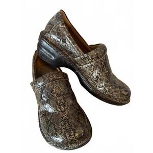 Women's Brown Snakeskin Pattern Slip-On Clogs Size 12